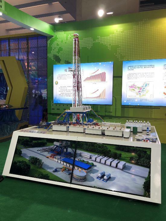 科技周展示勘探利器——中国石油米博体育 米博平台万米自动化钻机
