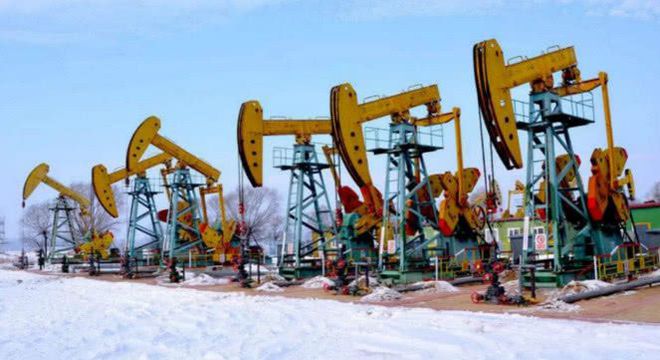 米博体育平台挖石油的“磕头机”磕头一次究竟能抽多少石油？答案超乎想象！