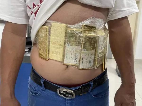 客车司机腰缠近20斤金块走私入境被深圳湾海关查米博体育官网获