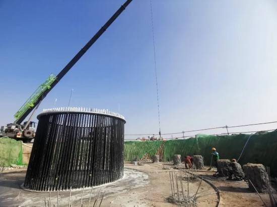 米博体育官网中国石油在建单体规模最大集中风电项目首台风机基础浇筑完成(图2)