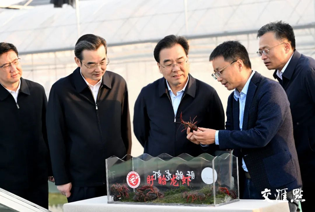 信长星在盱眙金湖调研时强调：坚持创新引领 促进区域协同 推动高质量发展高品质生活相得米博体育 米博平台益彰(图3)