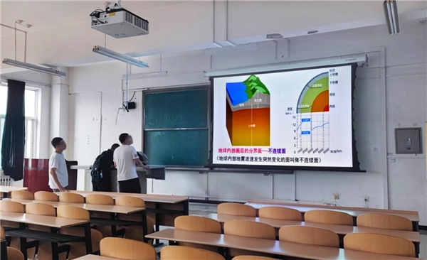 米博体育 米博平台深化科教融合NEC投影机与西安石油大学共筑智慧校园(图2)